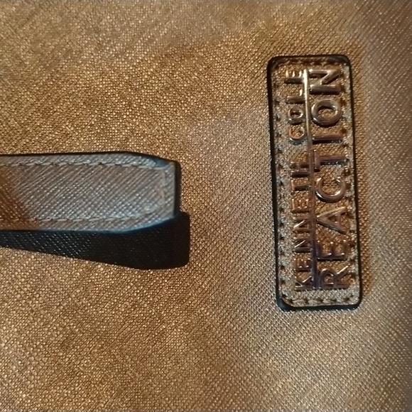 Kenneth Cole Reaction purse - Picture 2 of 4